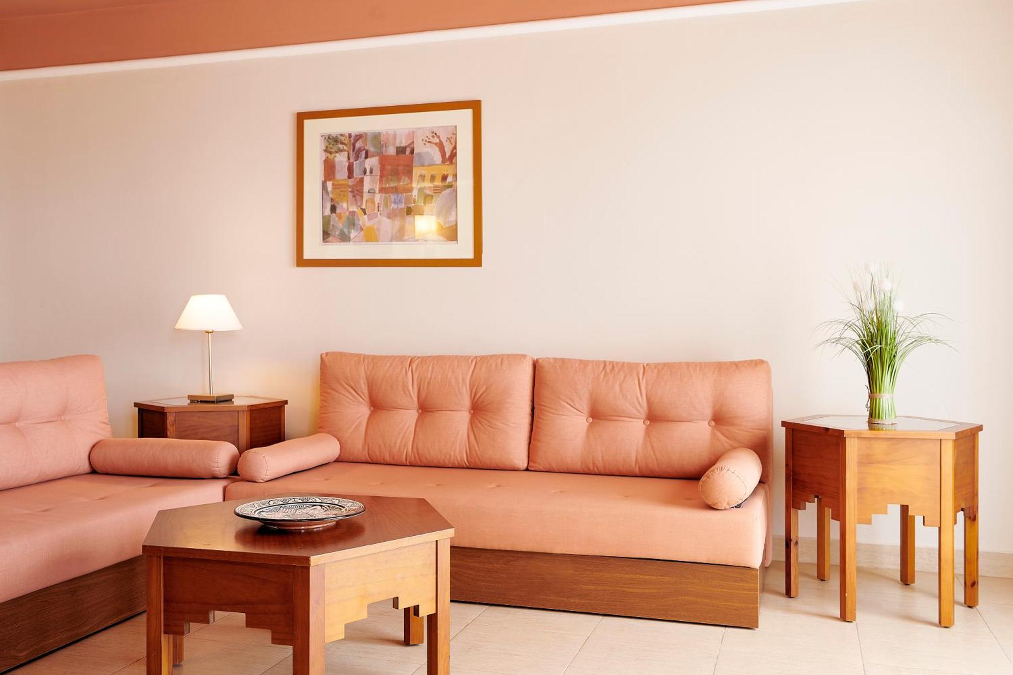 Отель Iberostar Waves Саидия Экстерьер фото A living room