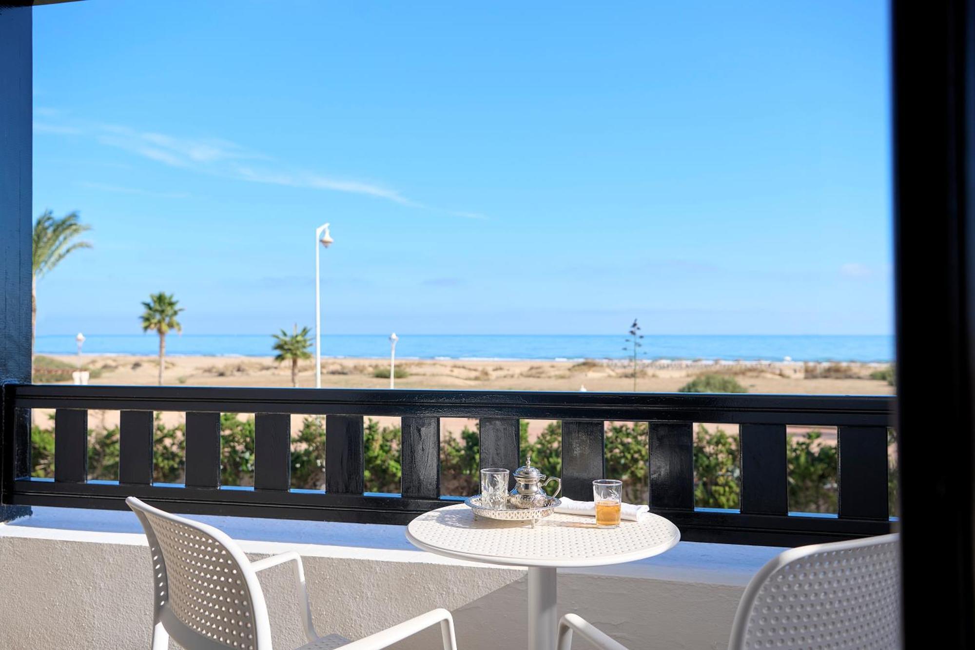 Отель Iberostar Waves Саидия Экстерьер фото View of the beach from the hotel