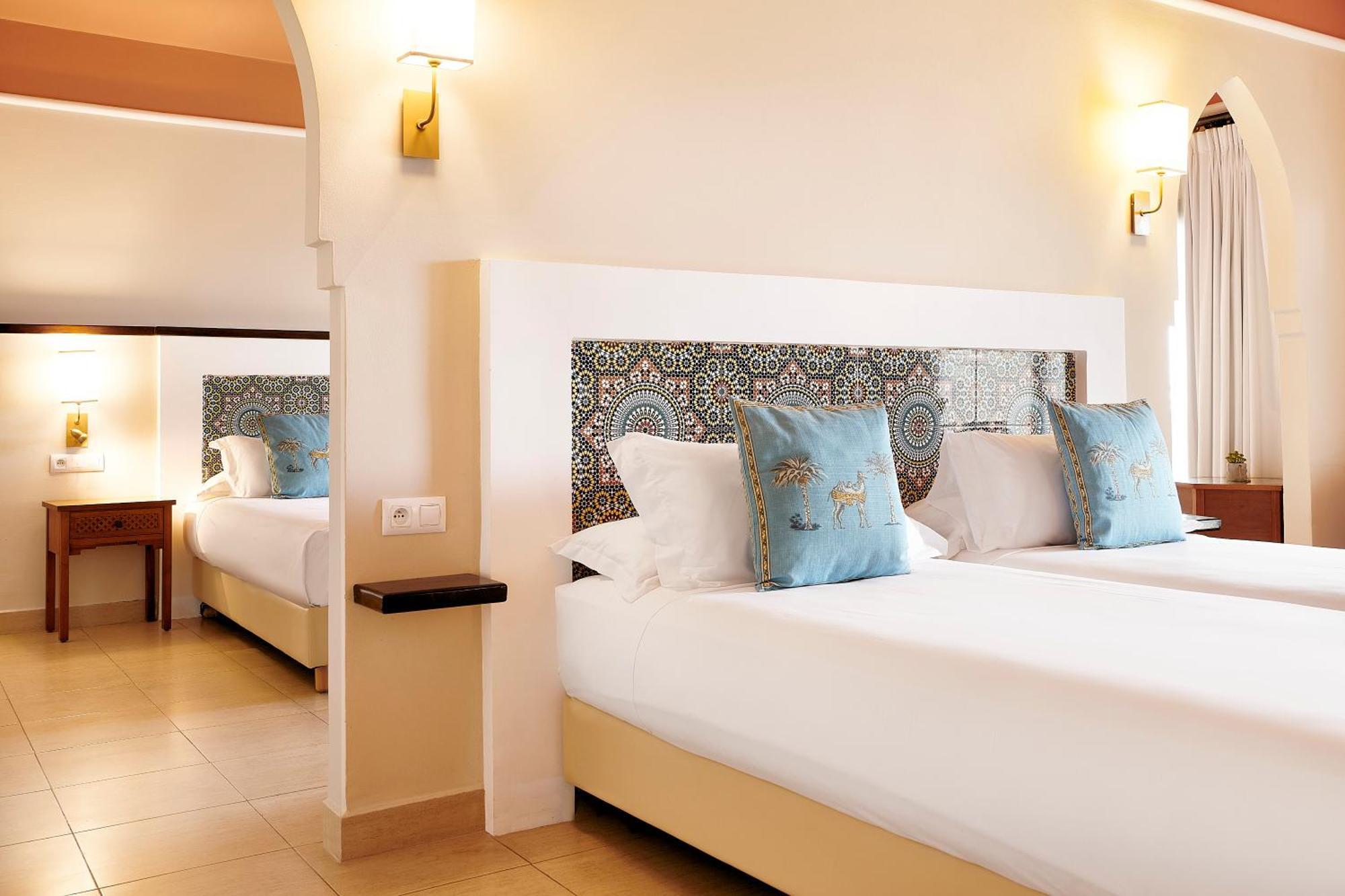 Отель Iberostar Waves Саидия Экстерьер фото A room at the hotel