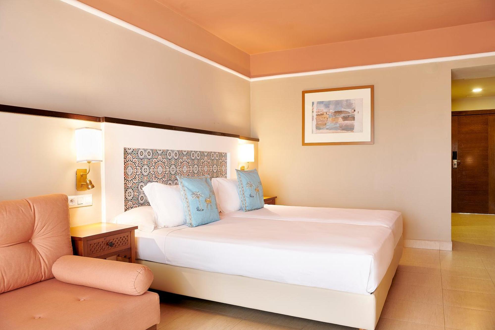 Отель Iberostar Waves Саидия Экстерьер фото A room at the hotel