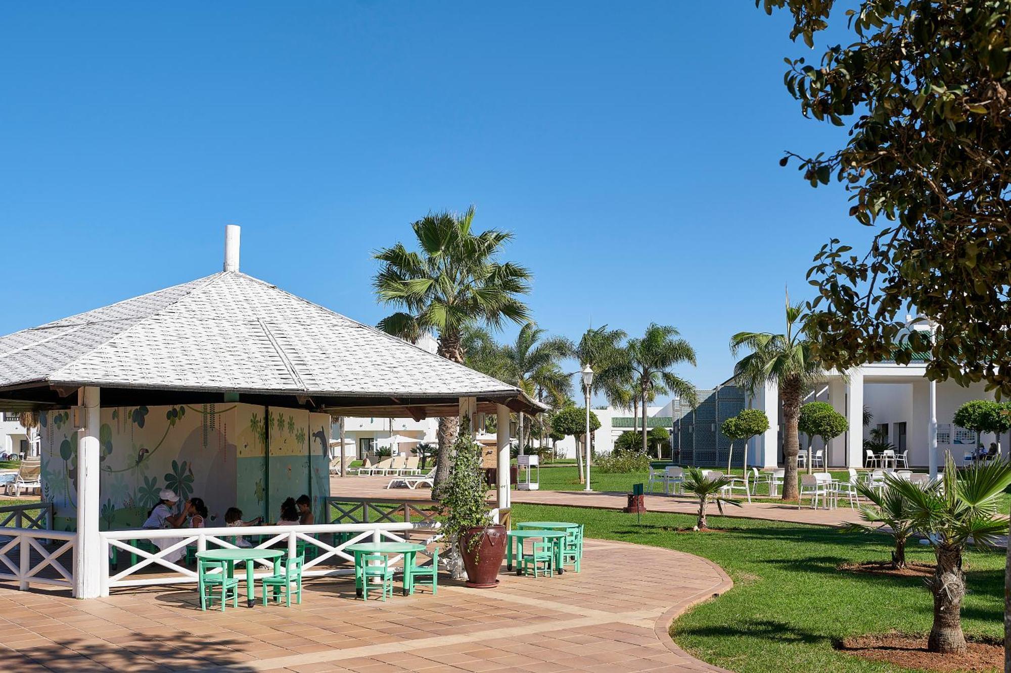 Отель Iberostar Waves Саидия Экстерьер фото The campus of the University of Djerba
