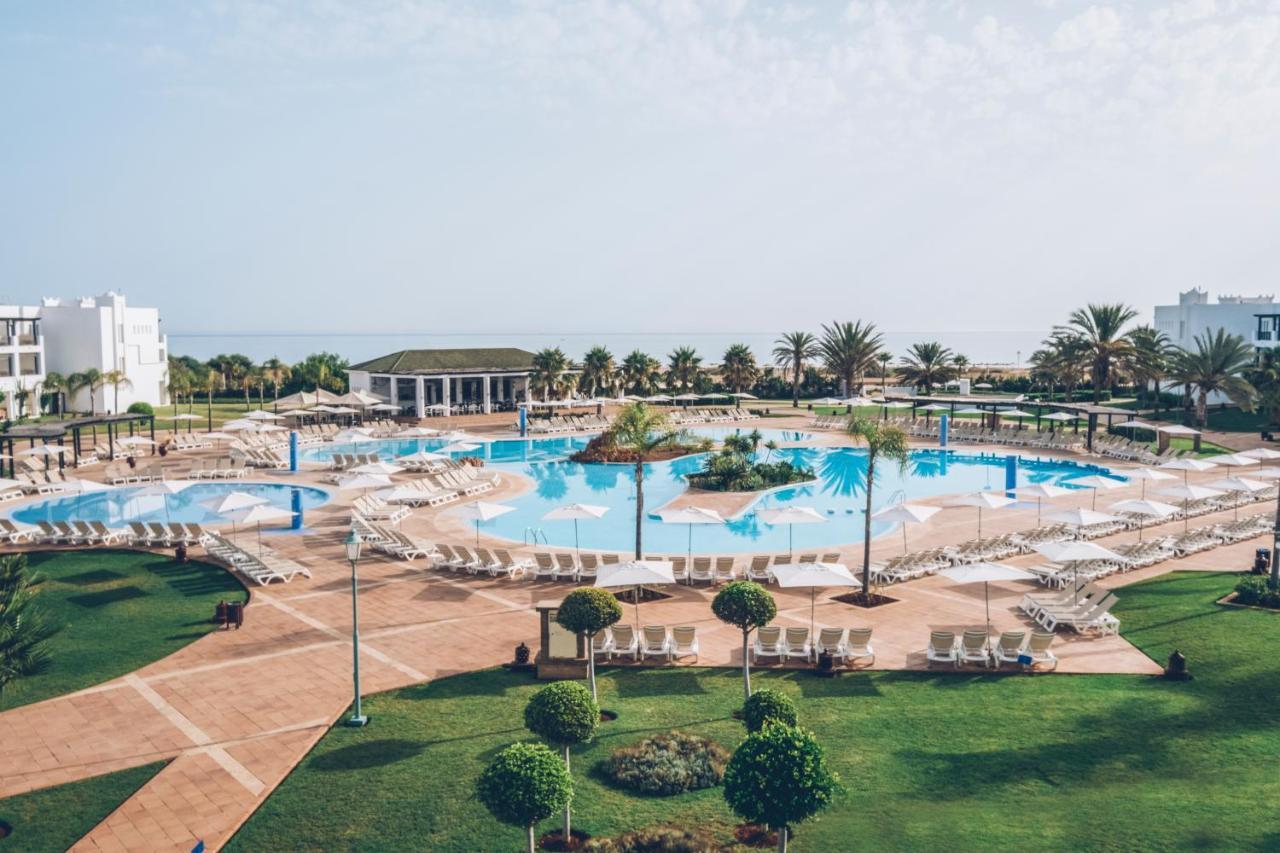 Отель Iberostar Waves Саидия Экстерьер фото The swimming pool at the hotel